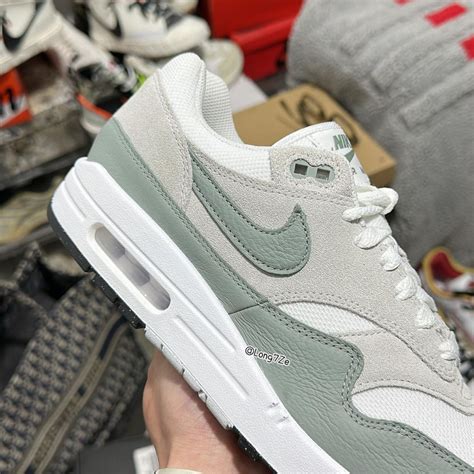 Womens Green Air Max 1 Shoes (4) 